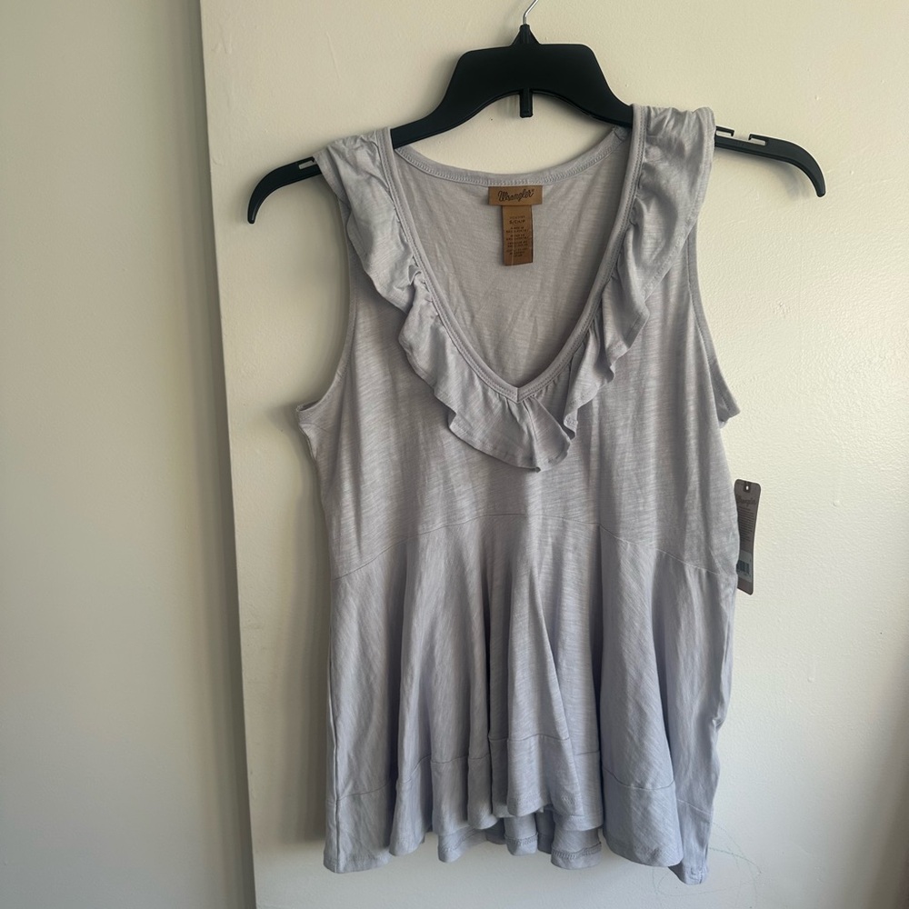 Wrangler Light Gray Ruffle V-Neck Tank Top - Picture 1 of 9